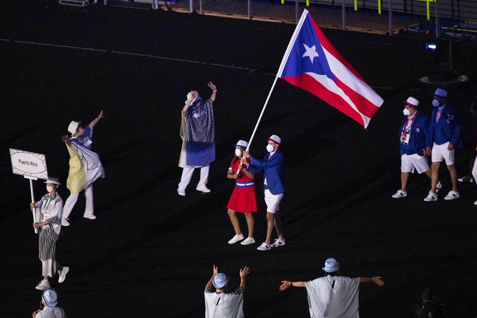 El Comité Olímpico de Puerto Rico siguió la recomendación del Comité Olímpico Internacional, que exhortó que fueran dos abanderados para promover la igualdad de género.