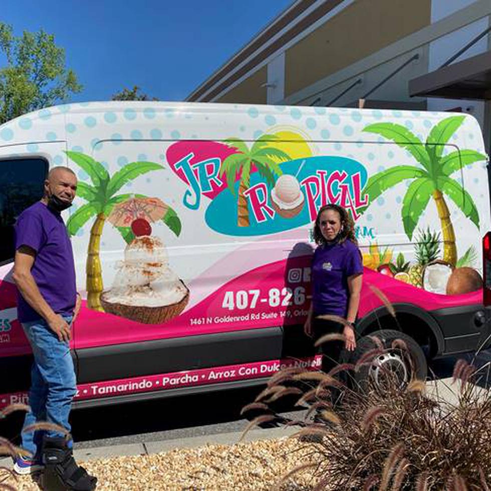 Wilfredo “Freddy” Guilbe y Nilda Guilbe, propietarios de Jr. Tropical Ice Creams, una heladería con sabores típicos de Puerto Rico, en Kissimmee.