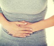Dolor abdominal con cólicos, fiebre, vómitos y diarreas son algunas manifestaciones de una intoxicación por alimentos.