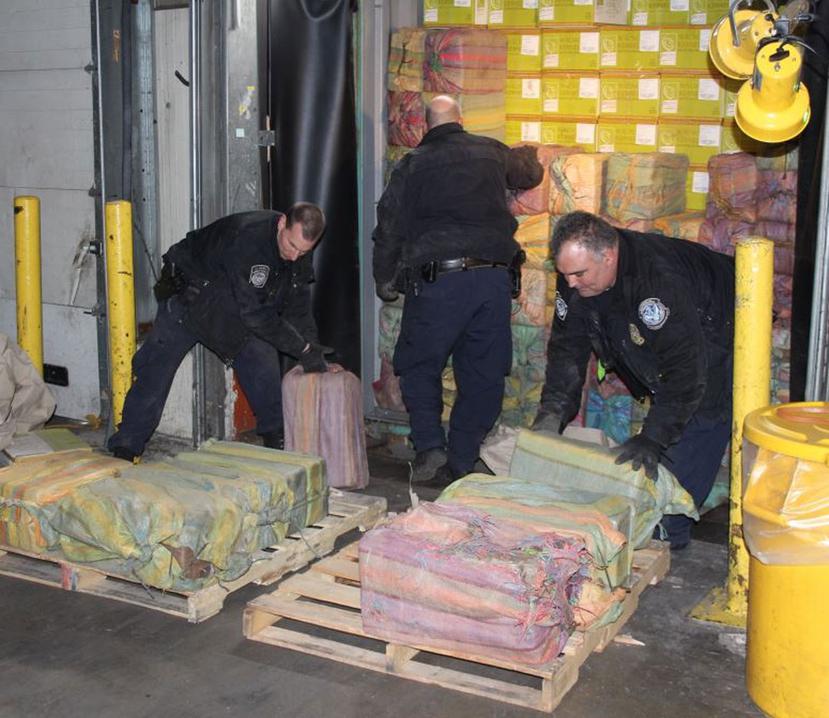 La droga estaba en un contenedor que fue recuperado de un buque que zarpó de Sudamérica. (Imagen tomada de CBP)