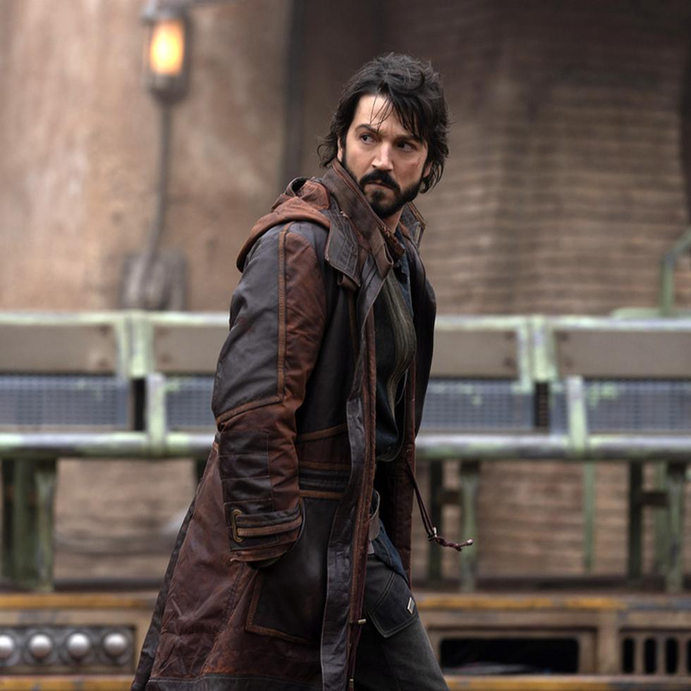 Diego Luna como Cassian Andor en la serie "Andor", de Star Wars.