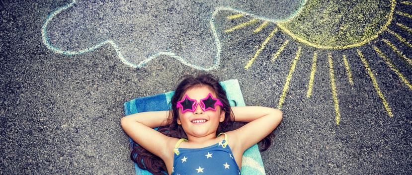 Mucho se habla de usar un buen filtro solar en el cutis y en todo el cuerpo cuando vas a la playa, pero en ese proceso de aplicación hay áreas que se olvidan y que luego pasan factura. (Shutterstock)