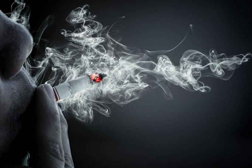 El humo del tabaco contiene al menos 70 sustancias químicas que provocan cáncer, conocidas como cancerígenos.  (Shutterstock)