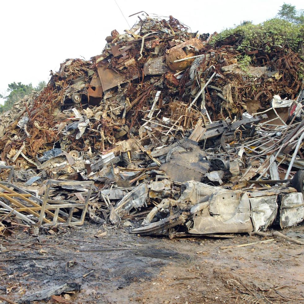 En Scorpio Recycling, Inc., una antigua instalación de reciclaje de metales de seis cuerdas, la mala administración resultó en la contaminación del suelo con ácidos, plomo y otros metales, según la EPA.