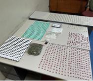 La foto muestra las drogas ocupadas durante un allanamiento en el residencial Taíno en Yauco.