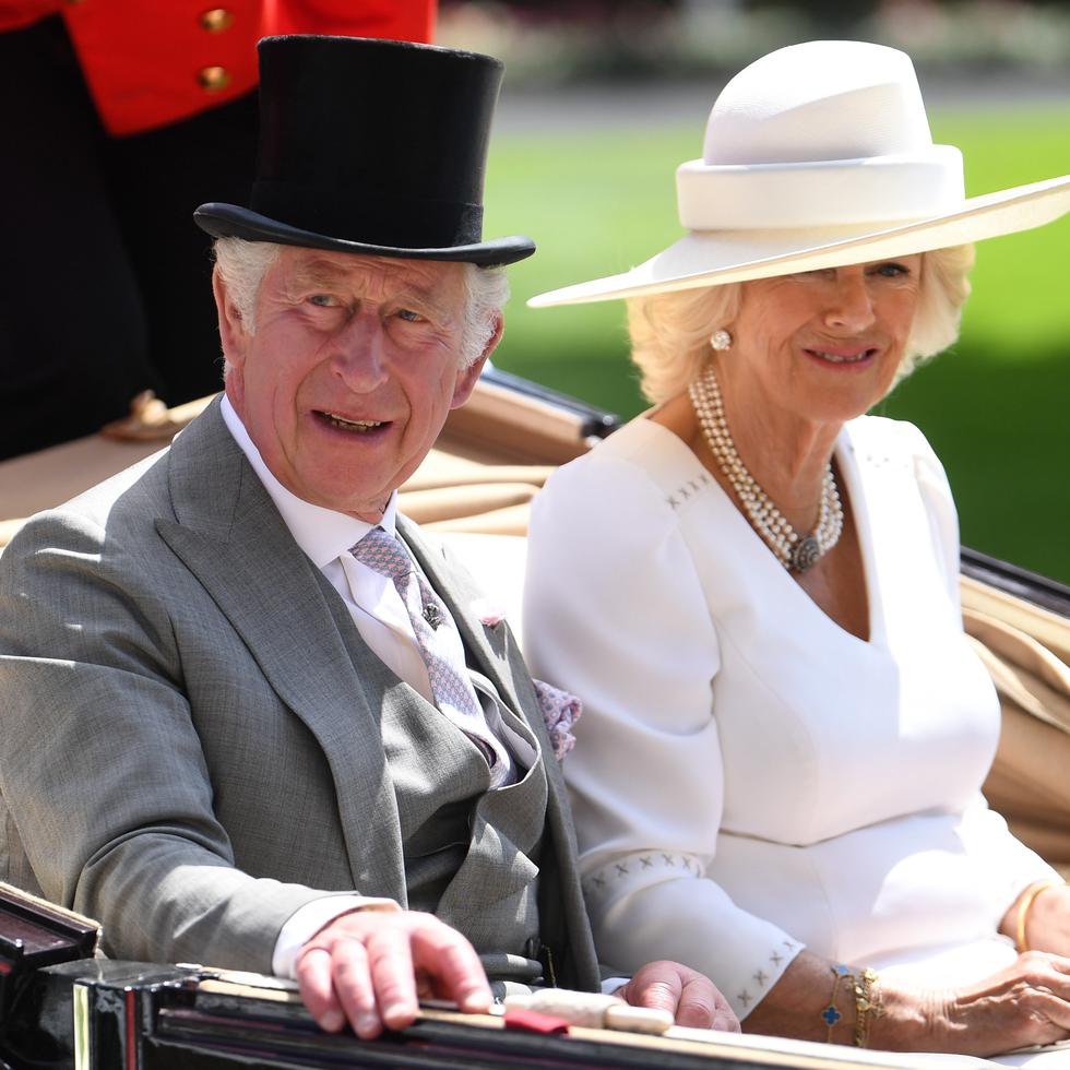 El rey Carlos III del Reino Unido, junto a su esposa, Camila, en una fotografía de archivo. EFE/Neil Hall