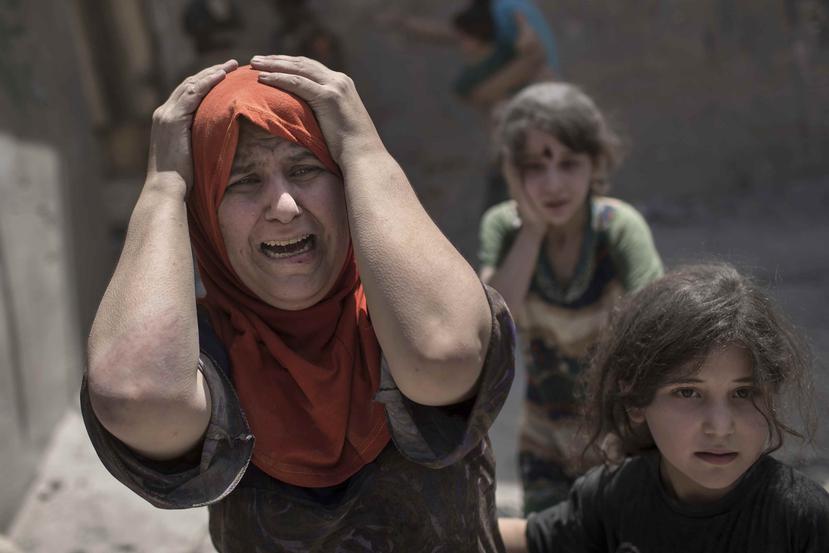 Niños y mujeres huían tras el ataque terrorista. (AP)
