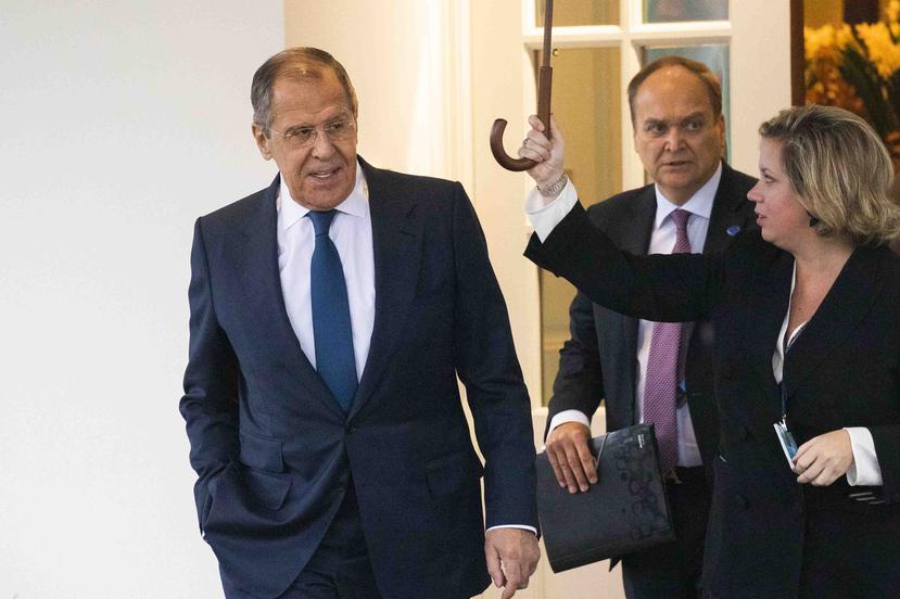 El ministro de Exteriores ruso, Serguéi Lavrov, sale del Despacho Oval luego de sostener una reunión con el presidente Donald Trump. (AP / Manuel Balce Ceneta)
