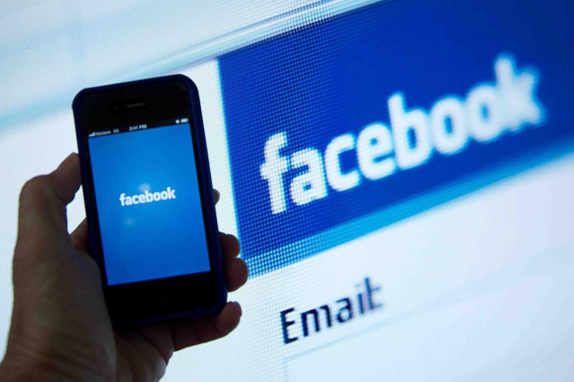 Facebook, una de las compañías implicadas, dijo que se compadece con las familias afectadas y retirará rápidamente el contenido de grupos terroristas cuando es reportado. (Archivo)