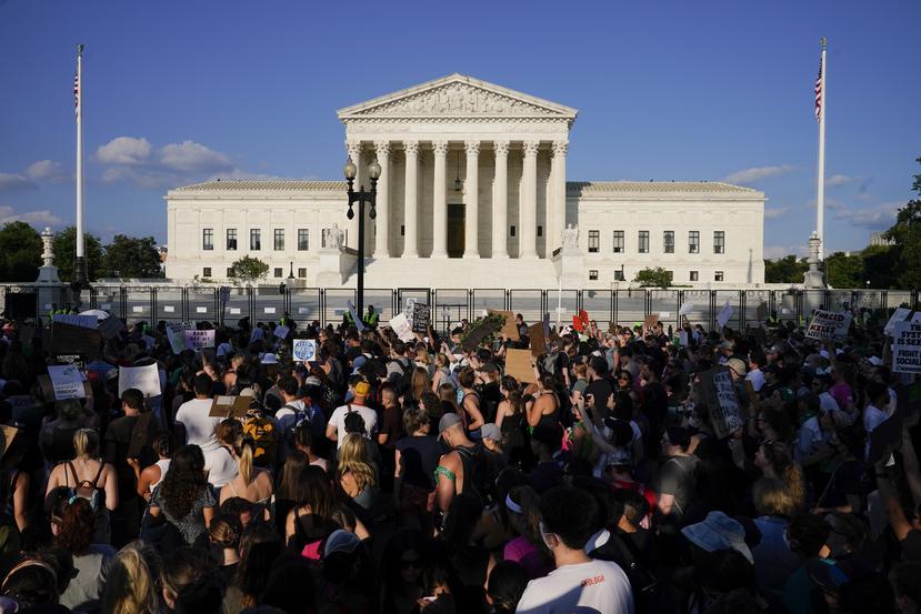 Manifestantes por el derecho al aborto llenan la calle frente al Tribunal Supremo tras la decisión del tribunal de anular el caso Roe vs. Wade en Washington, el viernes 24 de junio de 2022.