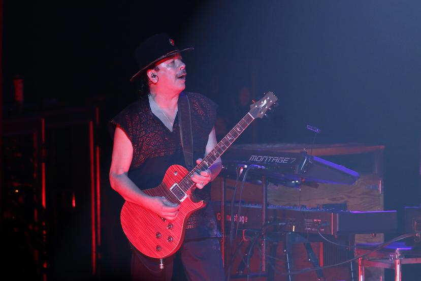 El guitarrista mexicano Carlos Santana sufrió un desmayo en pleno concierto en el estado de Michigan el pasado 6 de julio.