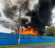 El incendio se reportó en las inmediaciones de DCN Administrative & Recycling Corp.