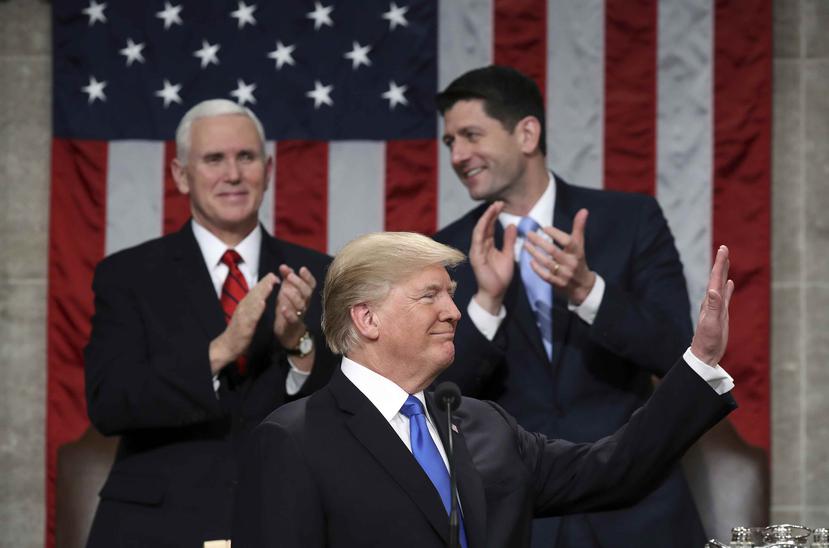 El presidente de Estados Unidos, Donald Trump, gesticula al final de su primer discurso del Estado de la Nación, en la Cámara de Representantes del Capitolio. (AP)