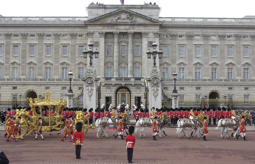 Solo el Palacio de Buckingham emplea a unas 1,200 personas. (Foto: Archivo)