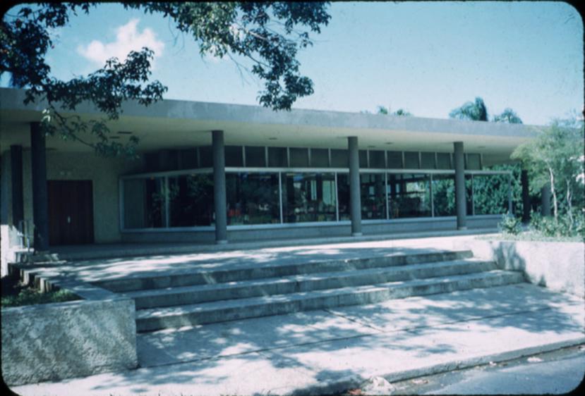 Edificio original de la Librería de la UPR, diseñado por Henry Klumb.