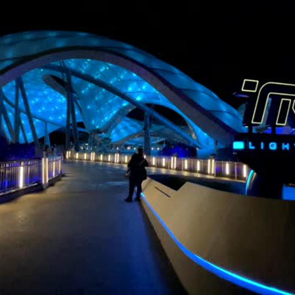 Tron Lightcycle/Run: la montaña rusa más rápida de Disney 