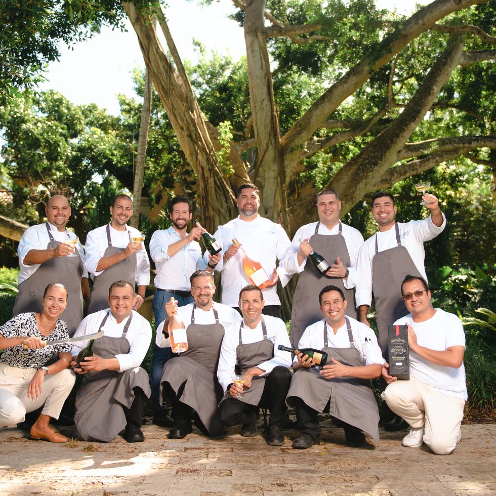 Grupo de chefs locales e internacionales que cocinarán en el Festival gastronómico y de vinos Las Verbenas, en el Dorado Beach-Ritz-Carlton Reserve.