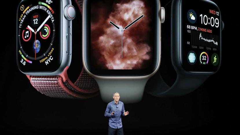 Jeff Williams, director de operaciones de Apple, mientras habla sobre el Apple Watch Series 4 en el teatro Steve Jobs. (AP)