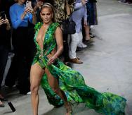 Jennifer López tuvo a cargo el cierre del desfile de la firma Versace durante la Semana de Moda en Milán.