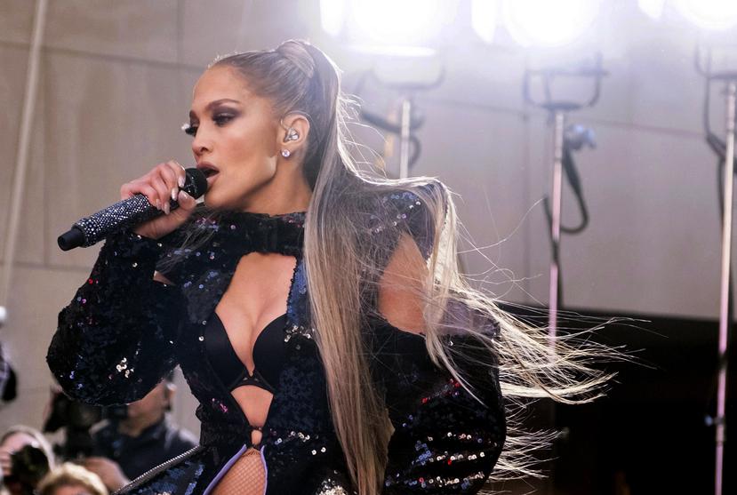 Jennifer Lopez renovó su look con un original peinado que asombró a sus fans. (Foto: Archivo)