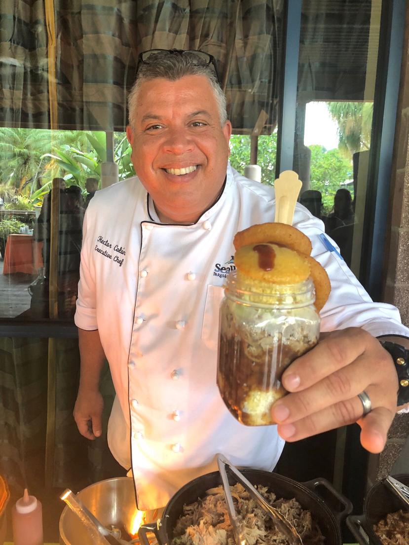 El chef Héctor Colón muestra una combinación de pan de maíz con habichuelas dulces y cerdo. (Suministrada)
