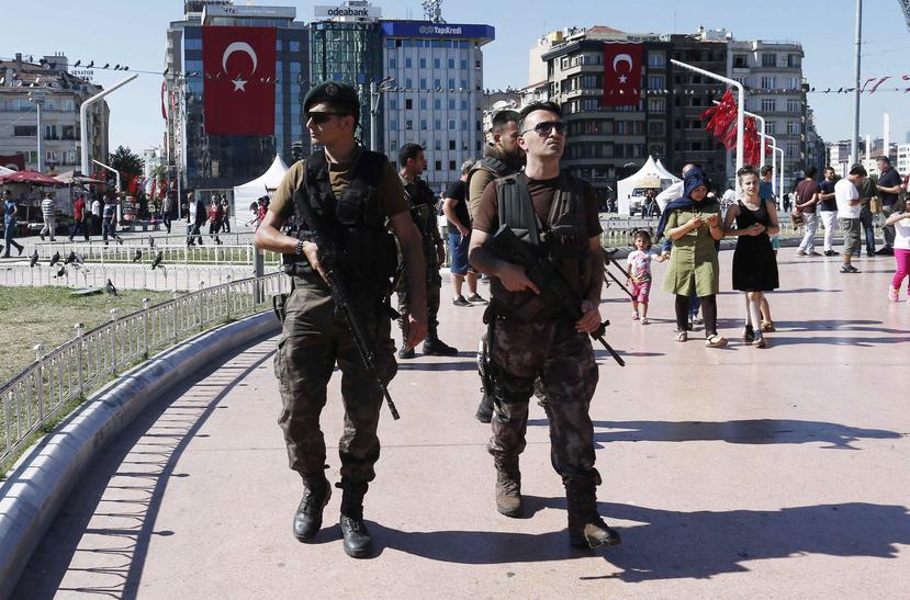 Turquía impone medidas estrictas de seguridad a raíz de la insurrección fallida del 15 de julio. (EFE)