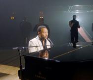 John Legend cerró ayer con la interpretación de la canción “Never Break” la segunda jornada de la Convención Nacional Demócrata.