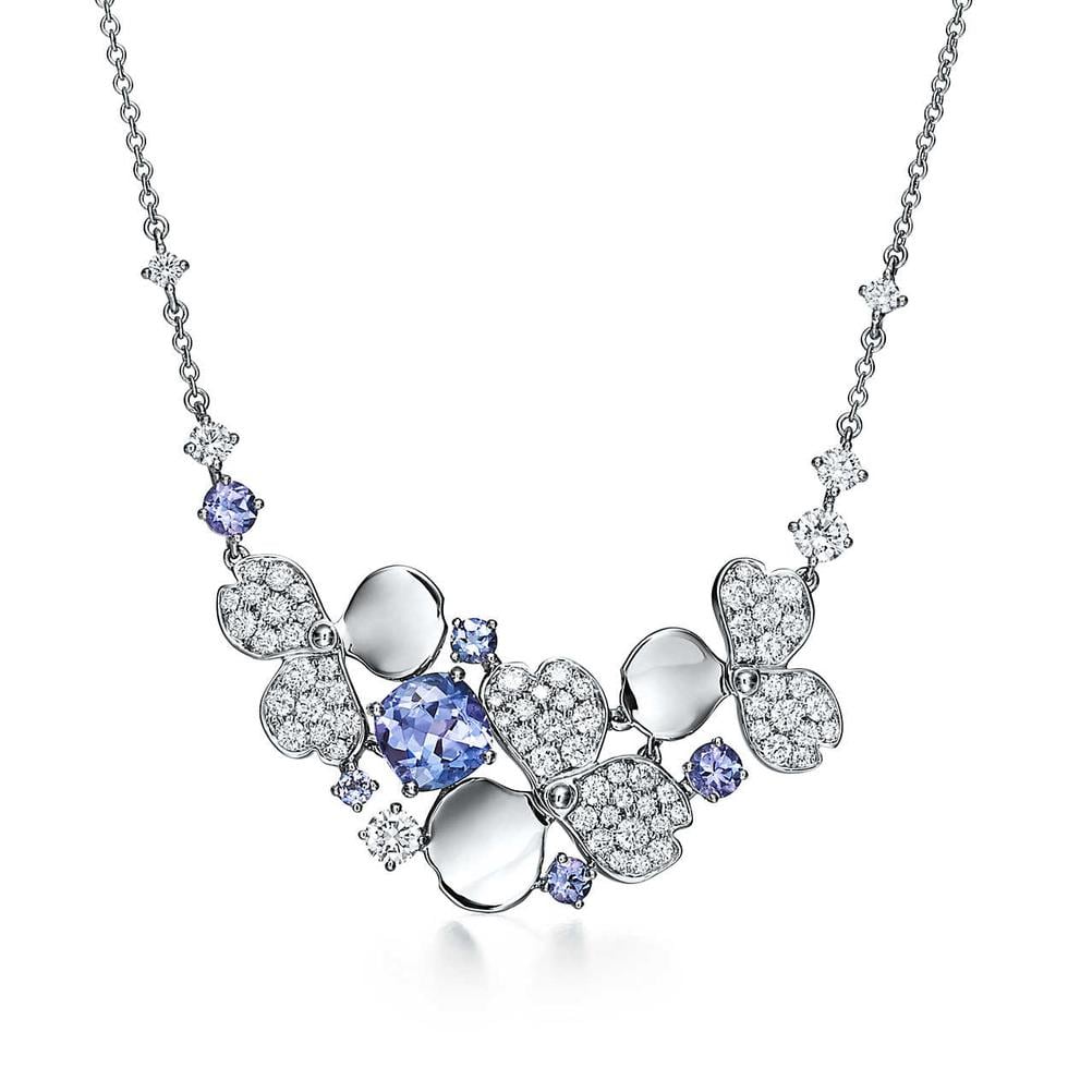 Sortija Tiffany en platino pulido y diamantes brillantes.