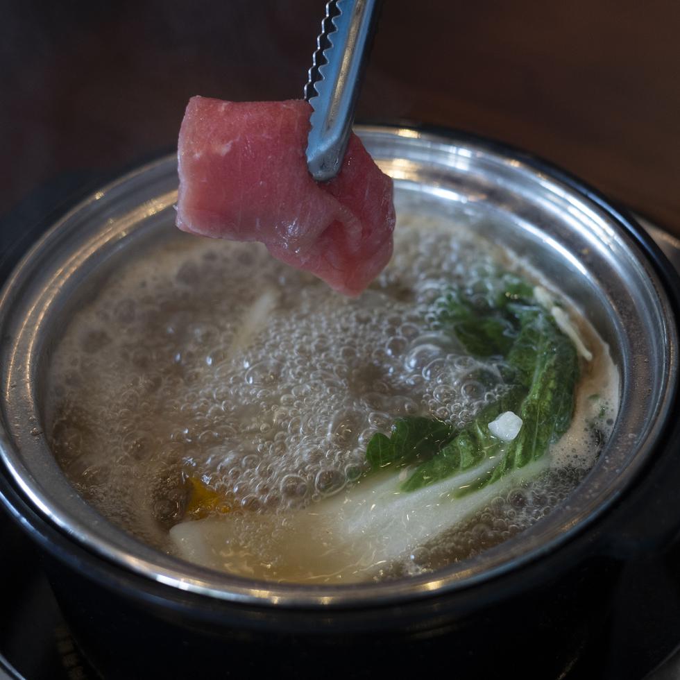 El restaurante Denko Asian Eatery incluirá una gran variedad de "hot pots", que se cocinan en cada mesa por el cliente, como el Shabu Shabu japones.