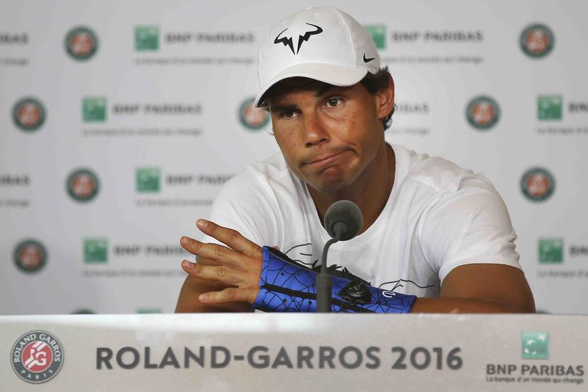 Rafael Nadal se retiró de Roland Garros por una lesión en la muñeca. (Archivo/AP)