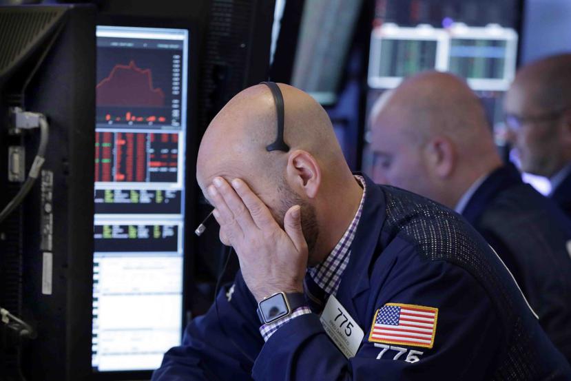 Durante la jornada de hoy, el Dow Jones llegó a perder 373 puntos, una caída que no se suele ver con frecuencia. (AP)