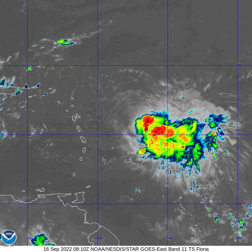 Imagen infrarroja del satélite GOES-East que muestra a la tormenta tropical Fiona acercándose a las Antillas Menores, en la madrugada del 16 de septiembre de 2022.