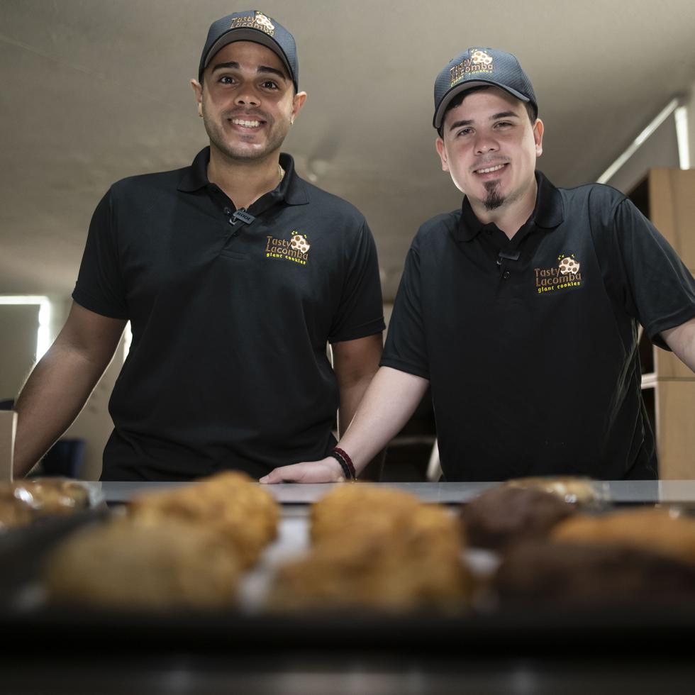 Jeriel Cuadrado Cosme y Christian Lacomba Febus, fundadores deTasty Lacomba Giant Cookies, una idea que surgió tras un viaje a Nueva York.