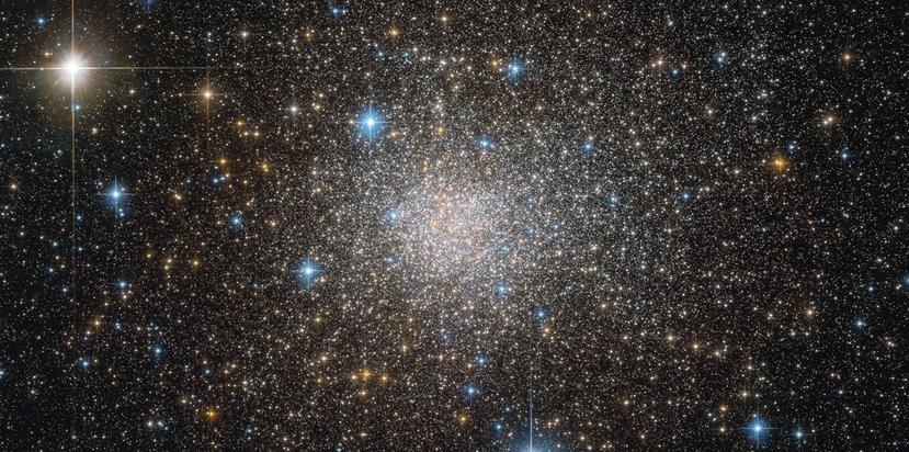 Terzan 5 es una agrupación de cientos de estrellas viejas que poseen una etapa de evolución similar. (EFE)