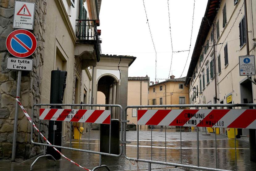 Foto tomada tras el terremoto en la Iglesia San Silvestro de Barberino del Mugello, al norte de Florencia, Italia. (Claudio Giovannini / ANSA via AP)