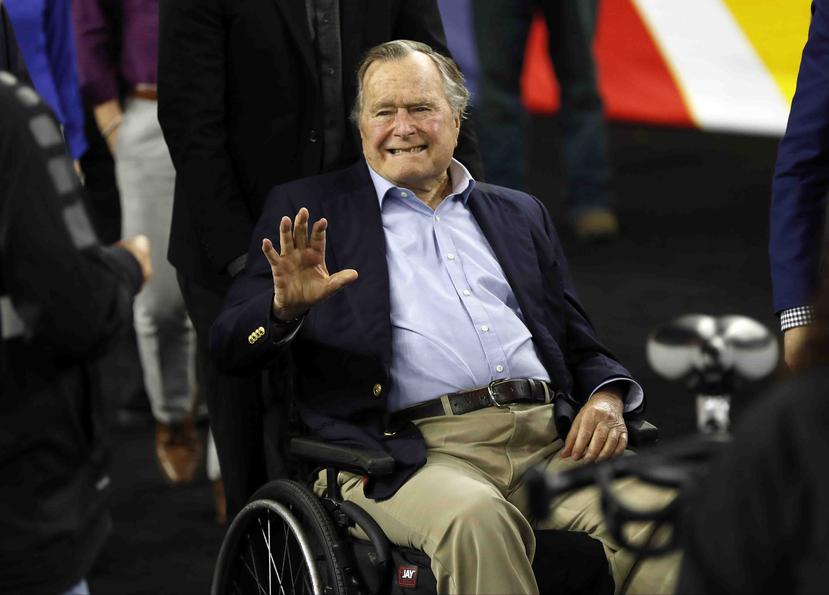 Bush fue hospitalizado en Maine en 2015 por una fractura en una vértebra tras caerse en su casa de verano. (AP)