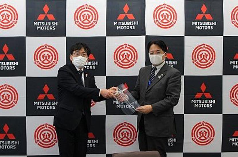 Entrega de donación en la ciudad de Okazaki por parte de Mitsubishi Motors. (Suministrada)