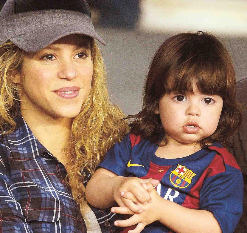 Shakira acostumbra a asistir a los partidos junto a sus dos hijos para darle apoyo a Piqué. (AP)