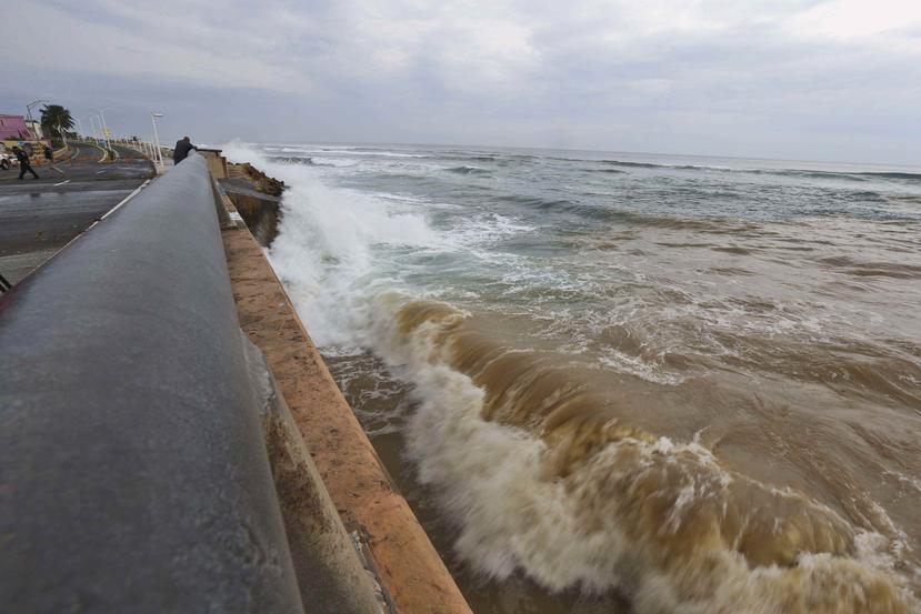 En Rincón se han registrado olas de 10 y 11 pies. (Archivo/GFR)