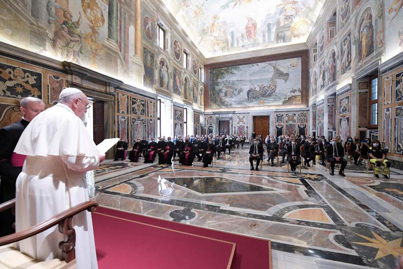 El papa Francisco en una audiencia con personal sanitario de la región de Lombardía. (EFE)