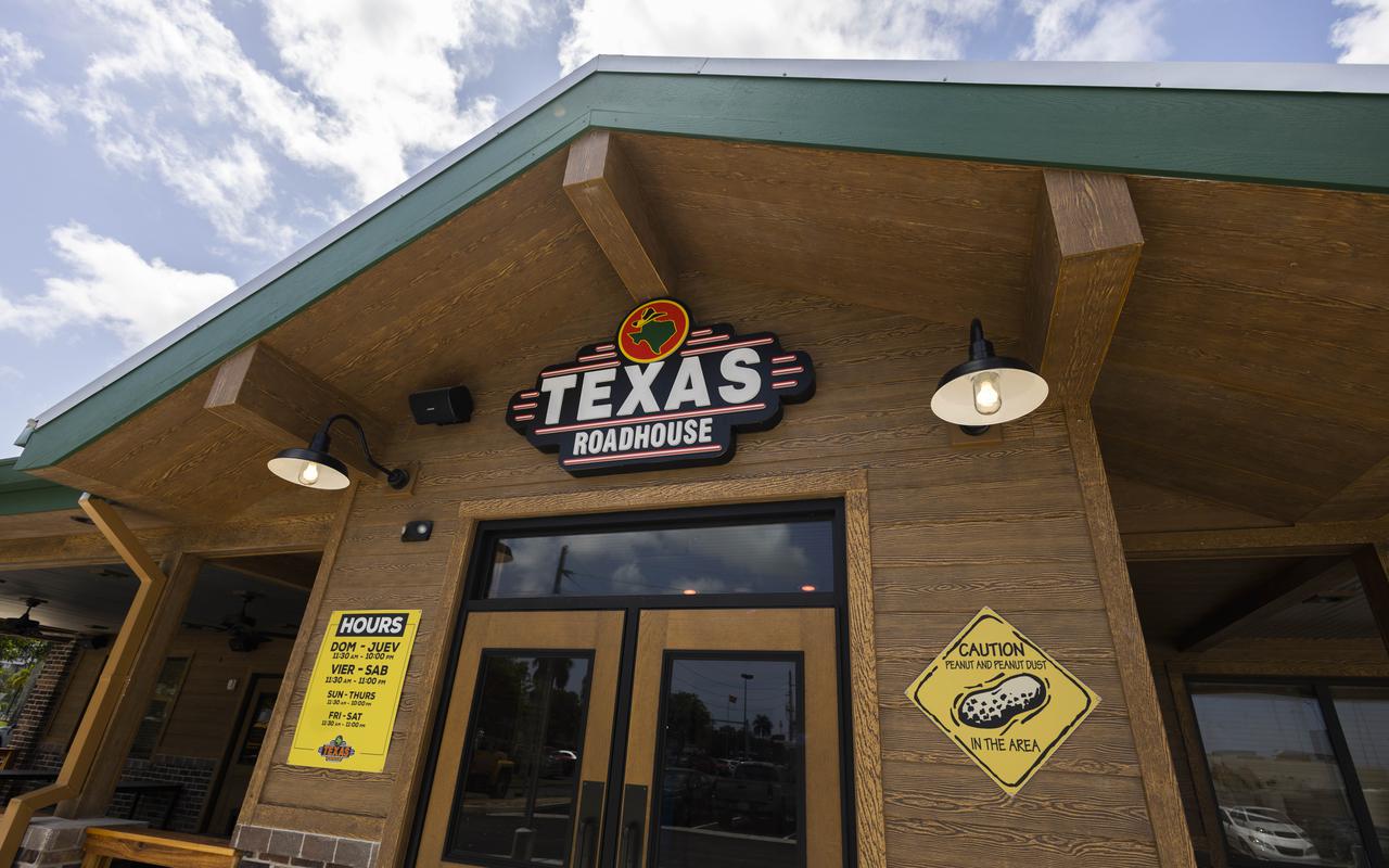 Texas Roadhouse necesita 100 empleados de cocina para su restaurante en Carolina