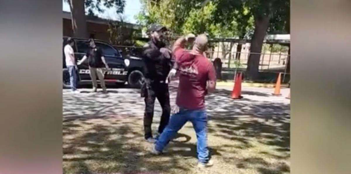 Vídeo revela cómo policías esperaron fuera de escuela durante masacre en Texas