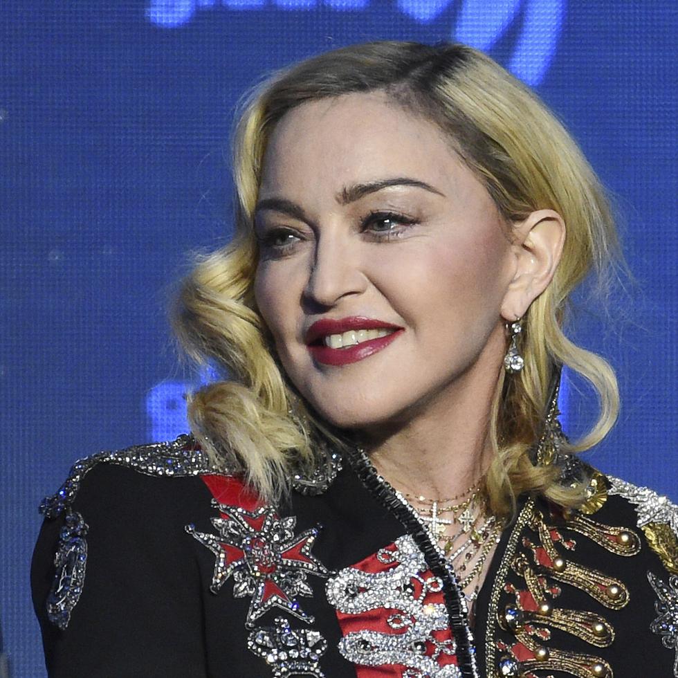 Madonna comenzó su último tour de conciertos luego que tuviera que posponer el espectáculo en julio por un contratiempo de salud.