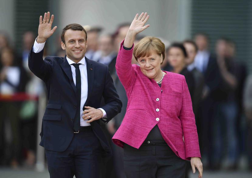 Emmanuel Macron se reunió hoy con la canciller alemana Angela Merkel.  (AP)
