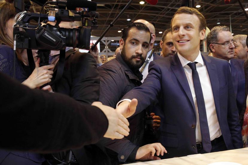 El creciente malestar obligó al portavoz de Macron a abordar el asunto el jueves, más de dos meses y medio después de los hechos. (AP)