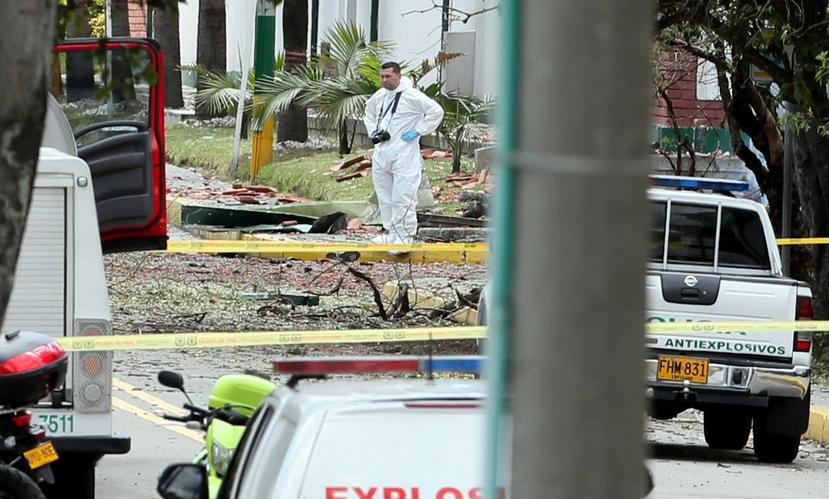 El carro que explotó estaba dentro de las instalaciones de la escuela de Policía de Bogota. (EFE)