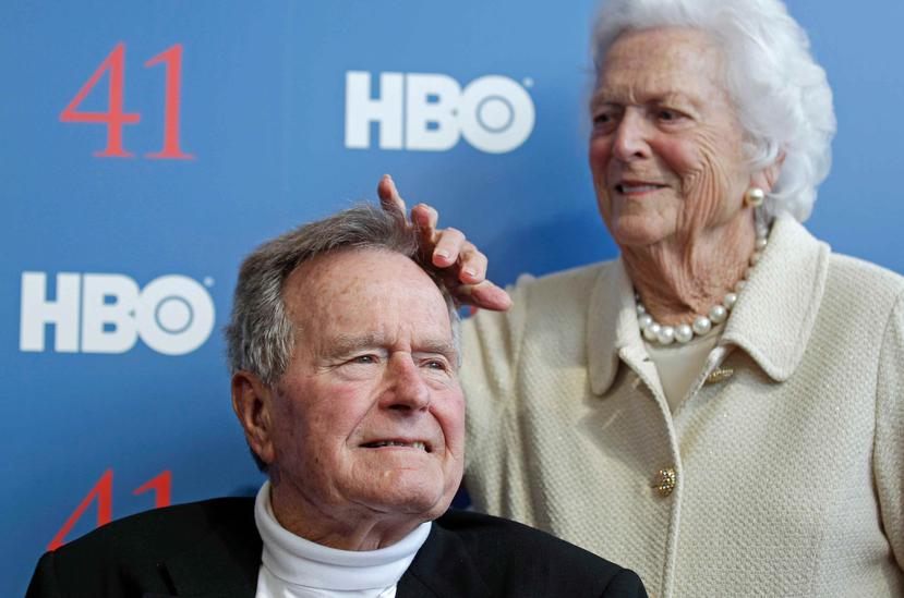 George H.W. Bush se casó con Barbara en 1945. (AP / Charles Krupa)