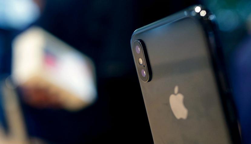 La compañía anunció que cambiará la configuración predeterminada del iPhone para proteger su información de terceros. (AP)