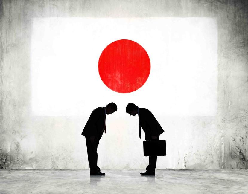 En Japón se hace una reverencia mientras se pronuncia un saludo como “konnichiwa” (hola).