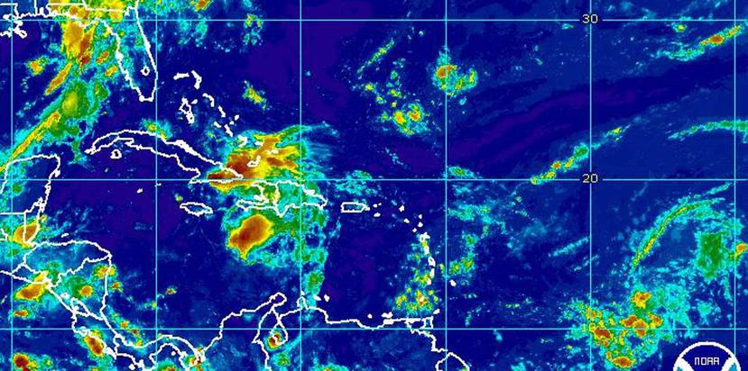 El Centro Nacional de Huracanes informó de que Erika es un remanente de baja presión sobre Cuba. (NOAA)